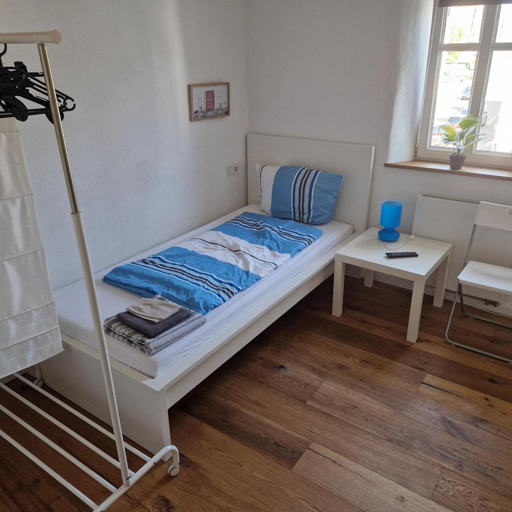 Apartments & Moeblierte Zimmer In Kahl Am Main, Kontaktloser Self Check-In, W-Lan, Schreibtisch, Duschbad, Kuechenzeile, Pkw-Plaetze Kahl am Main Quarto foto